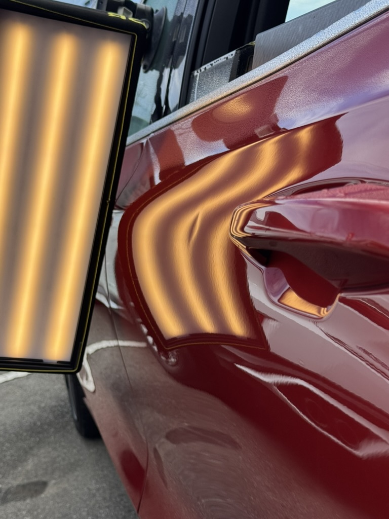 ボルボV60 リアドアのヘコミ