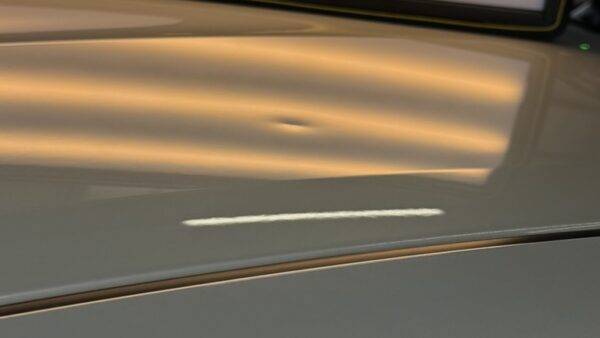 プリウス　ルーフのヘコミ