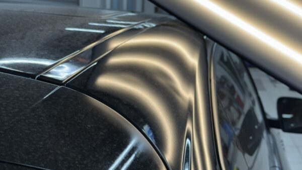 レヴァンテ　ルーフサイド、クォーターのヘコミ