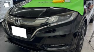 [高崎市]ヴェゼル　フロントガラスの飛び石修理｜ガラスリペア...